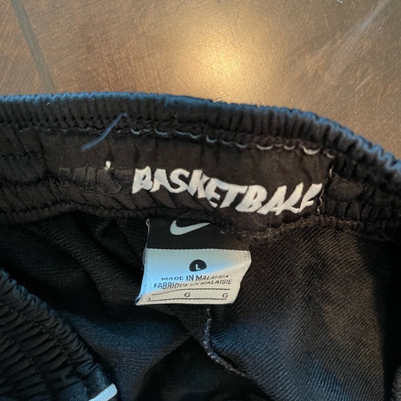 Nike Basketball Pants - Picture 3 of 4